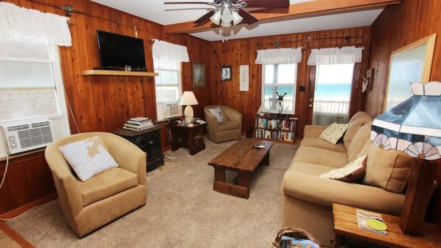 All Sandy - 2 Br home by RedAwning