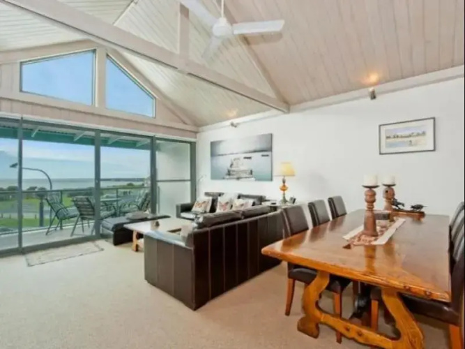 The Beach Lounge Holiday House