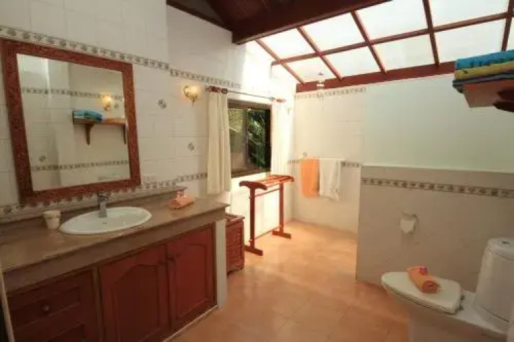 Baan Lom Talay