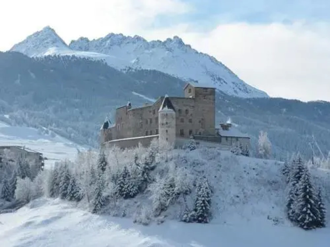 Schloss Naudersberg