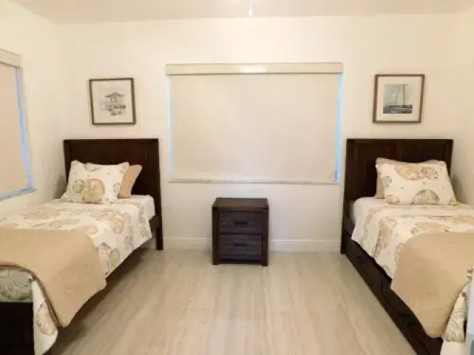 Modern Monroe 4/2 for 10 Heated Pool
