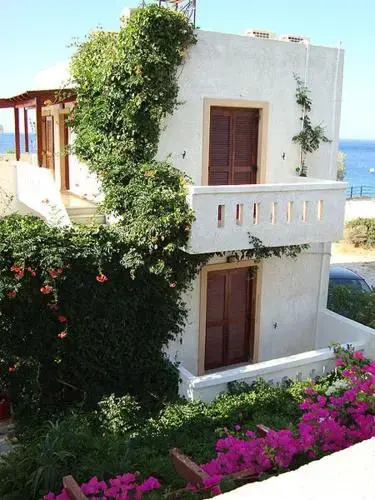 Akrotiri Apartments