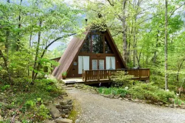 Honeybear Haven - 2 Br home by RedAwning