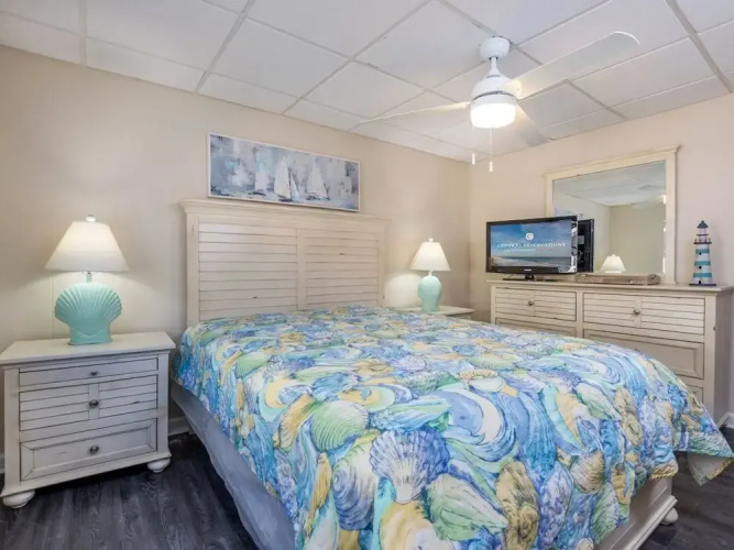 46th St Windjammer 203 2Br Condo