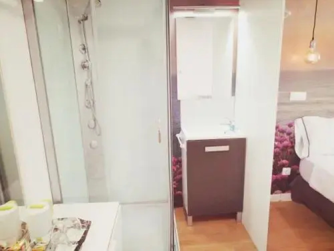 Rin Rooms