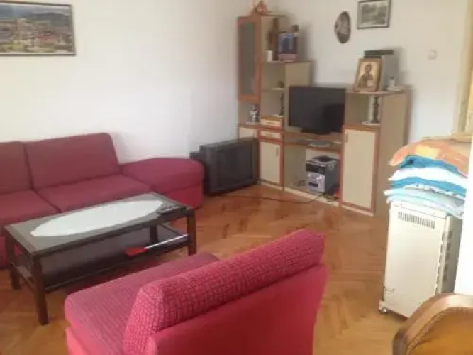 Leo Apartment