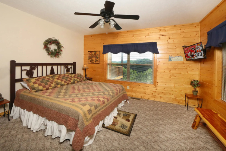 Mountain Shadow 6 Br cabin by RedAwning