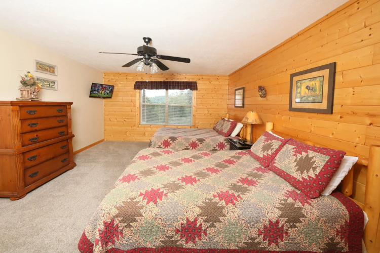 Mountain Shadow 6 Br cabin by RedAwning