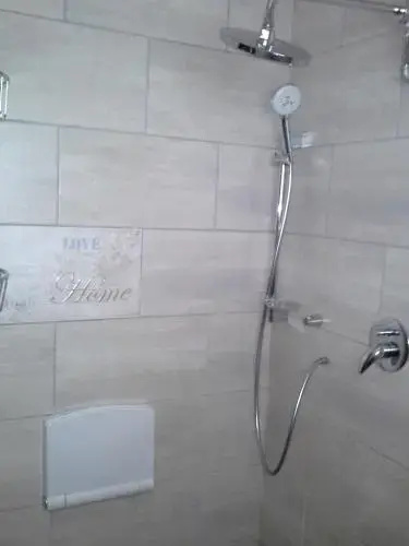 Acquila Guest House