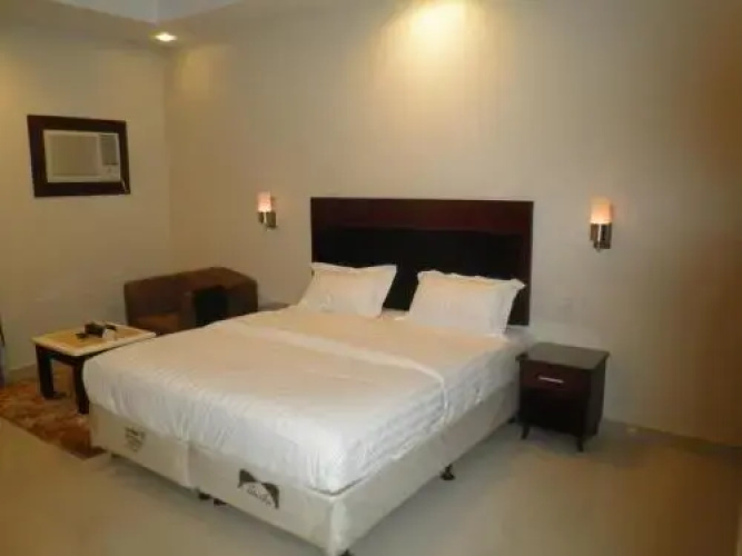 Al Hadeer Suites Hotel