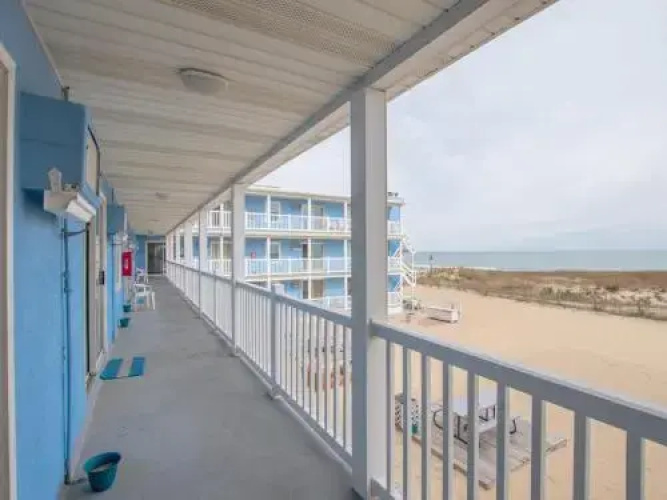46th St Windjammer 208 1Br Condo