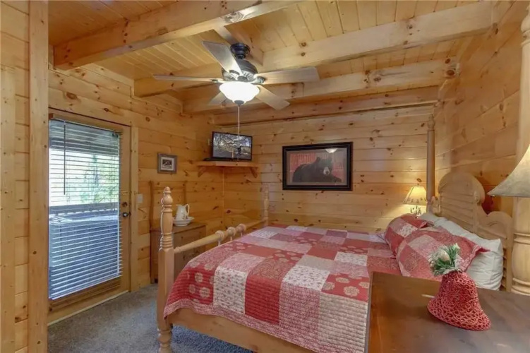 Grin and Bear It - Three Bedroom Cabin