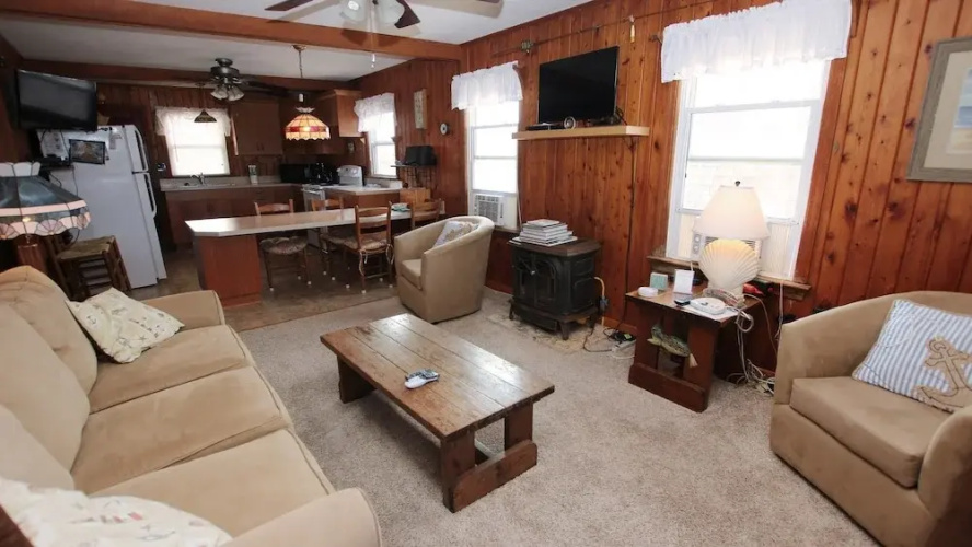 All Sandy - 2 Br home by RedAwning