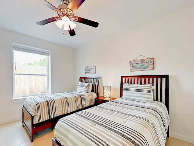 128 E Amberjack Condo Unit 1 - 2 Br condo by RedAwning