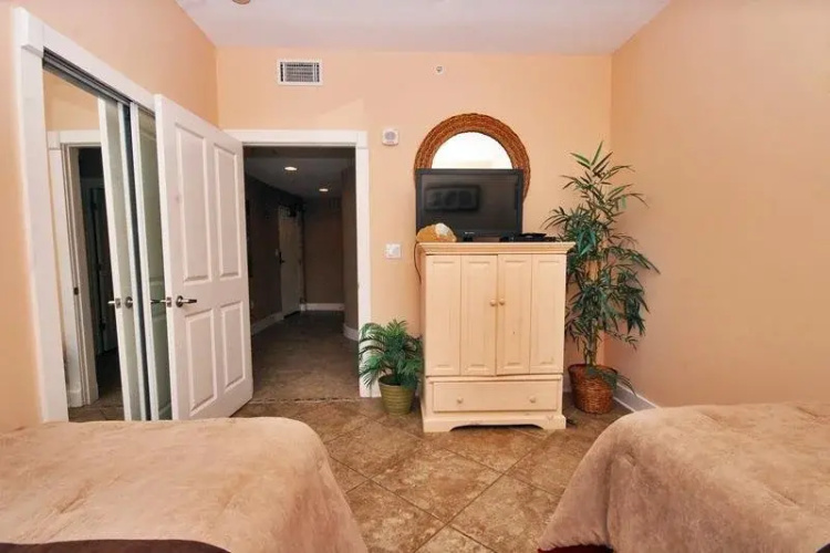 Island Tower 2203 - 3 Br condo