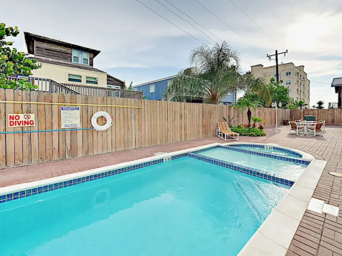 128 E Amberjack Condo Unit 3 - 2 Br condo by RedAwning