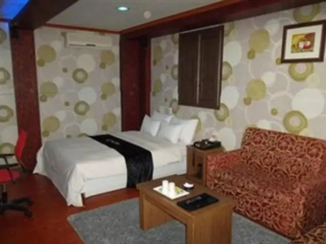 I Hotel