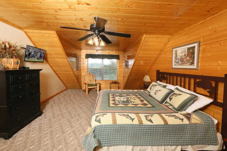 Mountain Shadow 6 Br cabin by RedAwning