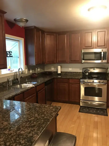 Annapolis home with many amenities