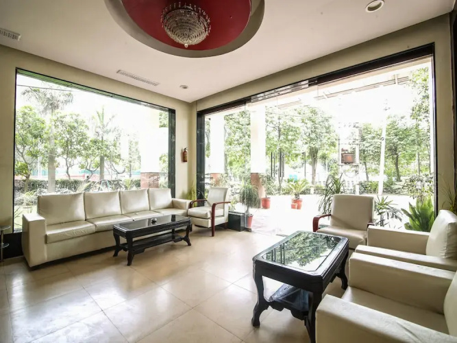 OYO Premium Old Gurgaon