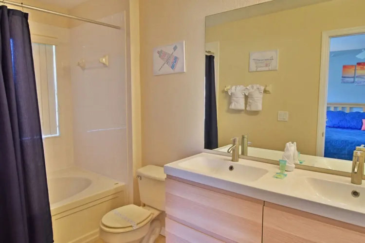 R570CA Adventure Time 4 Br villa by RedAwning