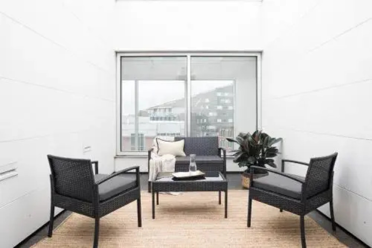 Vibrant Seaport Suites by Sonder
