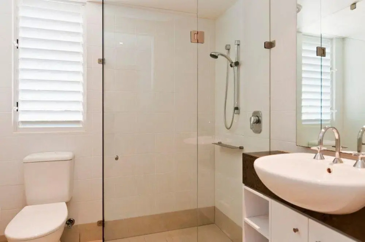 5213 Beach Club Direct Pool Access