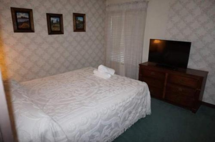 Retro 3 Bed 3 Bath Condo with Mountain View!