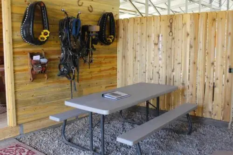 Horse Barn-Silver Room