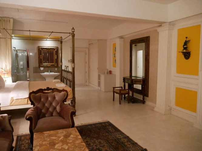 7 Rooms Hotel