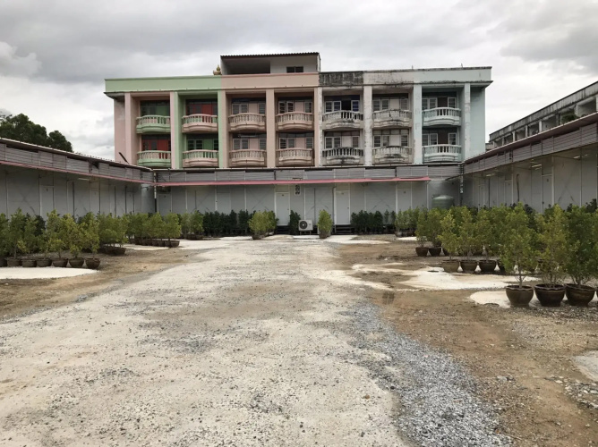 Happy Hotel