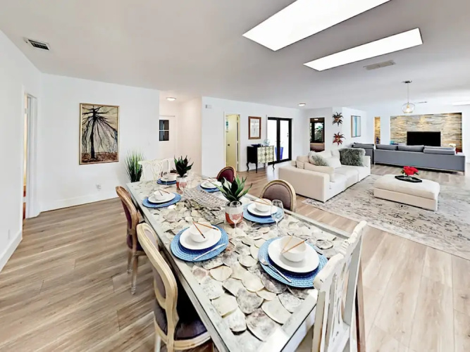Contemporary - 3 Br Home