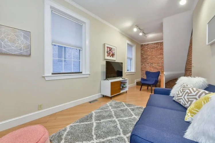 Spacious 1 BR Apt in Beacon Hill by Domio