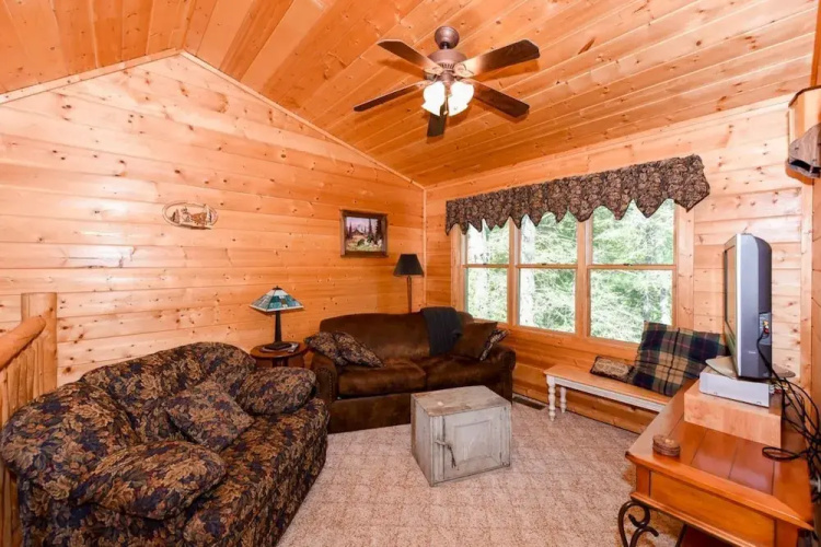 Crestview - 2 Br home by RedAwning