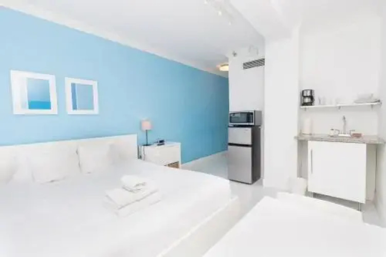 731 Studio Hollywood Beach