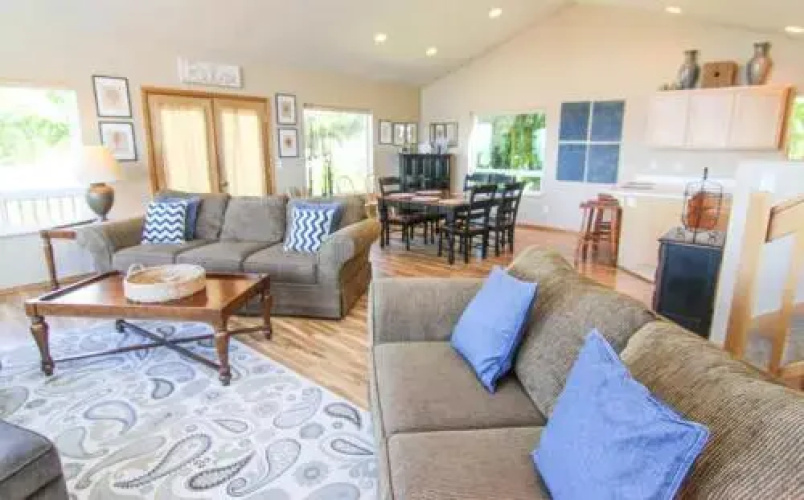 Hubbert Hideaway - 4 Br home by RedAwning