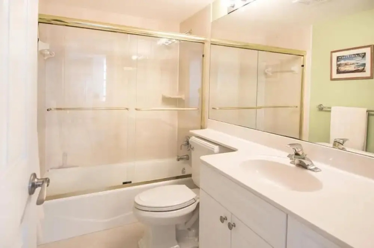 380 Seaview Ct. 2 Br Condo