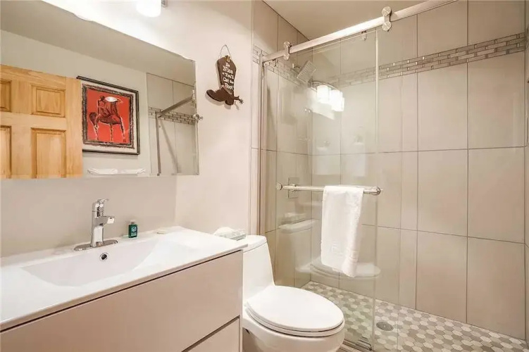 West Condominiums - W3306
