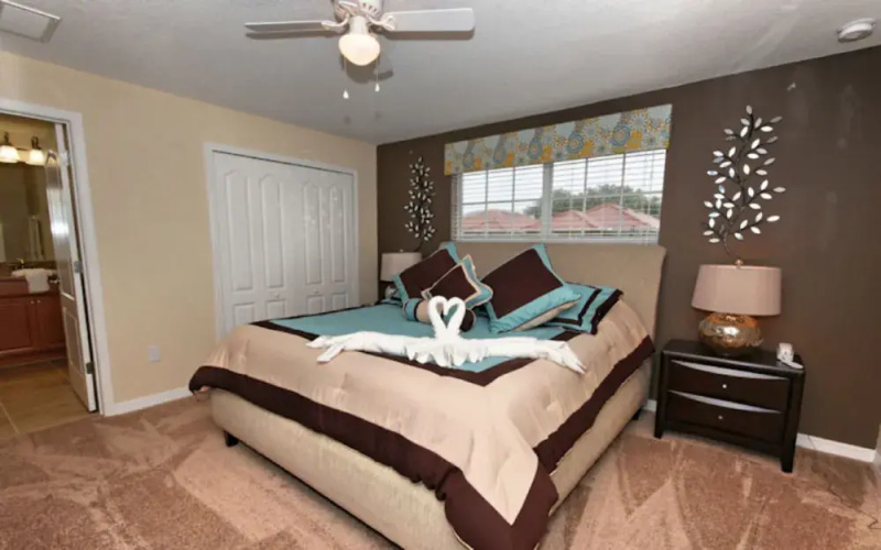 Paradise Palms by Blue Ribbon Management