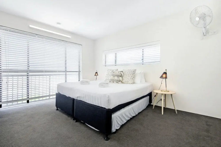 Surfers Paradise Absolute Beachfront Apartment