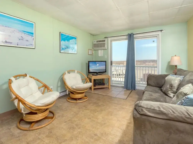 46th St Windjammer 106 1Br Condo