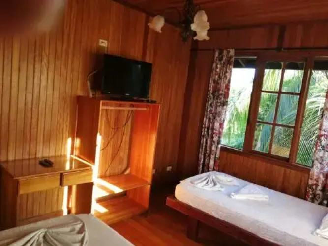 Lapas Rojas Lodge