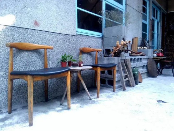 Move-Together cafe hostel