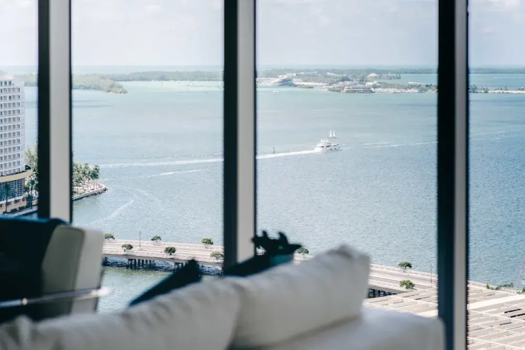 Oceanfront Brickell Suites by Sonder