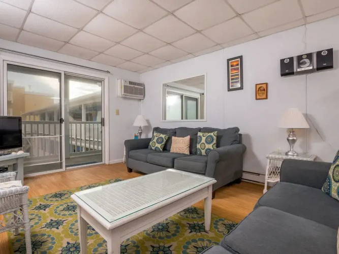 46th St Windjammer 302 1Br Condo