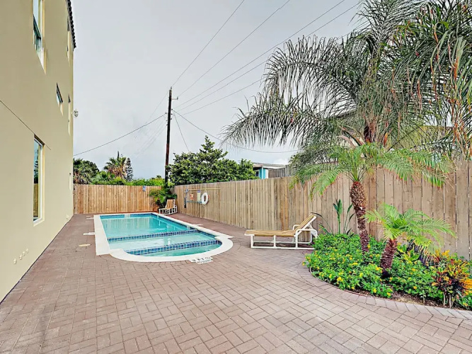 128 E Amberjack Condo Unit 3 - 2 Br condo by RedAwning