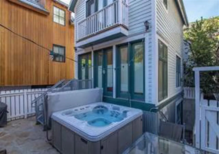 558 West Pacific Ave