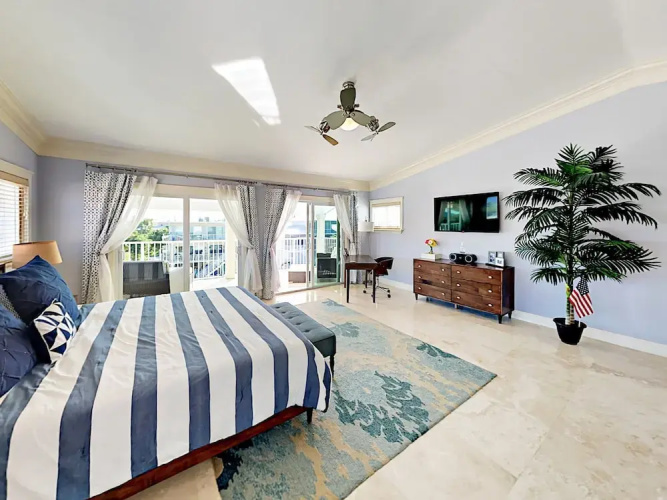 Canal-Side Getaway - 3 Br Home