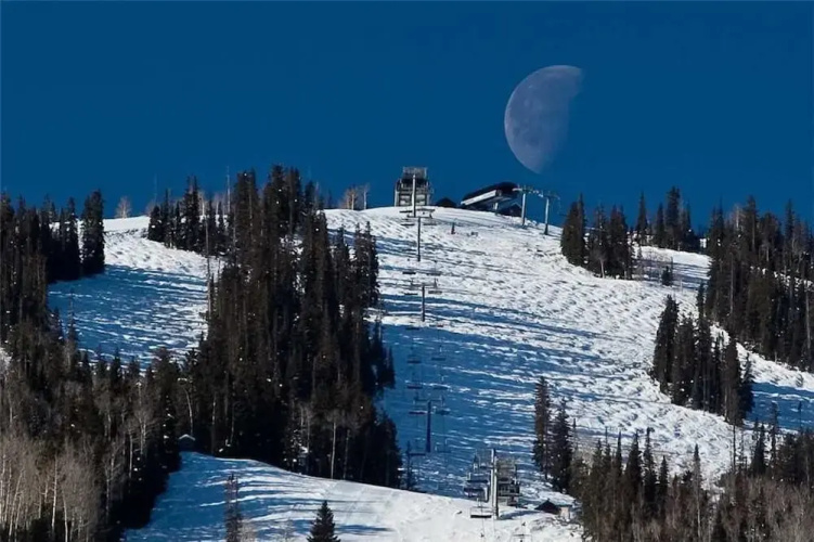 Chateau Aspen 10 - 2 Br condo by RedAwning