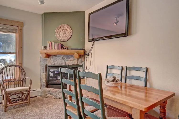 2655 Tenderfoot Lodge